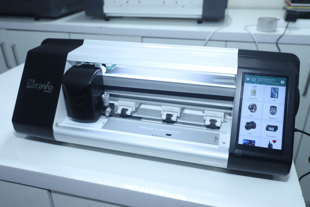 MOBILE SKIN CUTTING PLOTTER