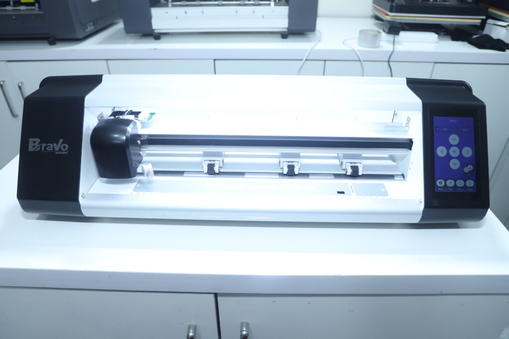 LAPTOP SKIN CUTTING PLOTTER