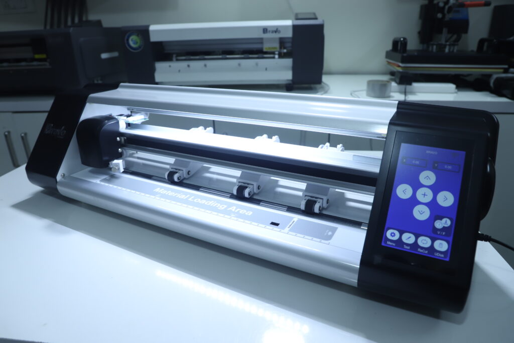 LAPTOP SKIN CUTTING PLOTTER