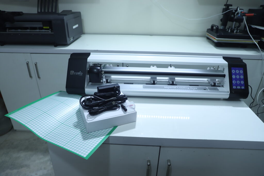 VINYL CUTTING PLOTTER
