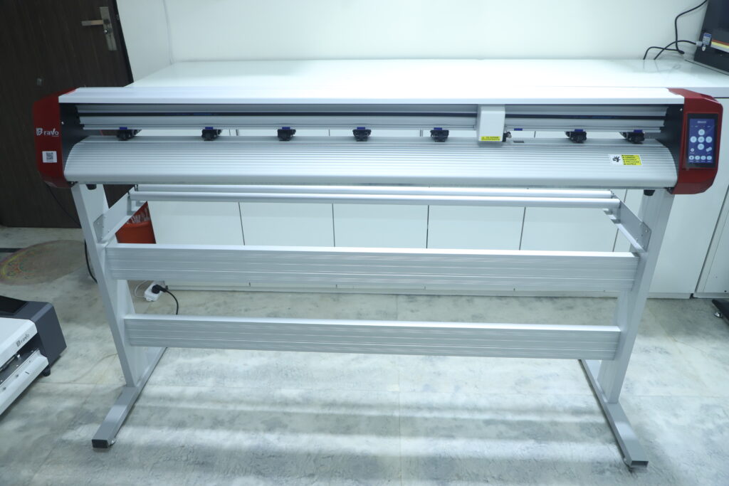 VINYLE CUTTING PLOTTER MACHINE